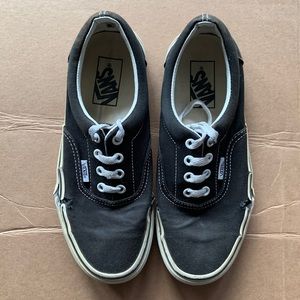 Classic Vans Authentic in Black